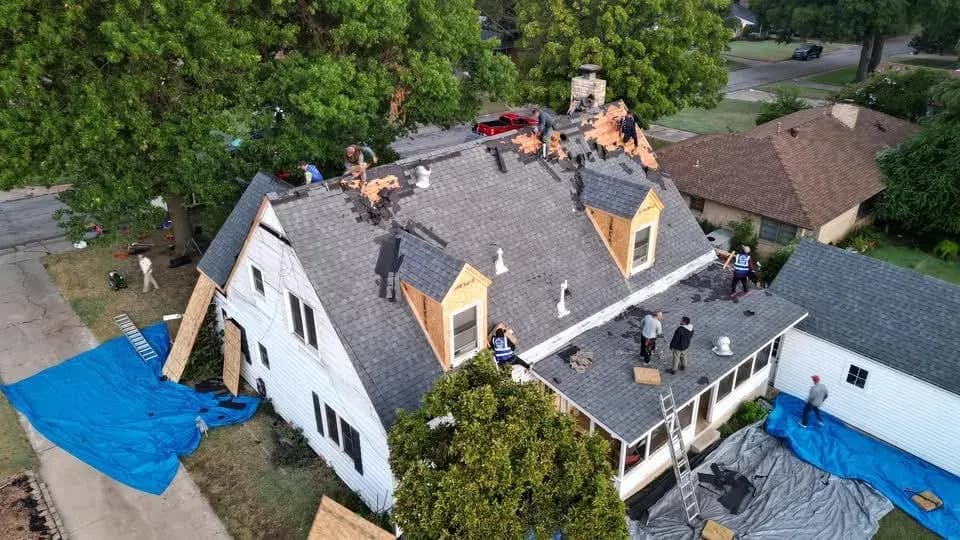 A & H Roofing & Contracting business background image